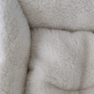 Прямоугольная лежанка кровать из овечьей шерсти - бело-кремовая